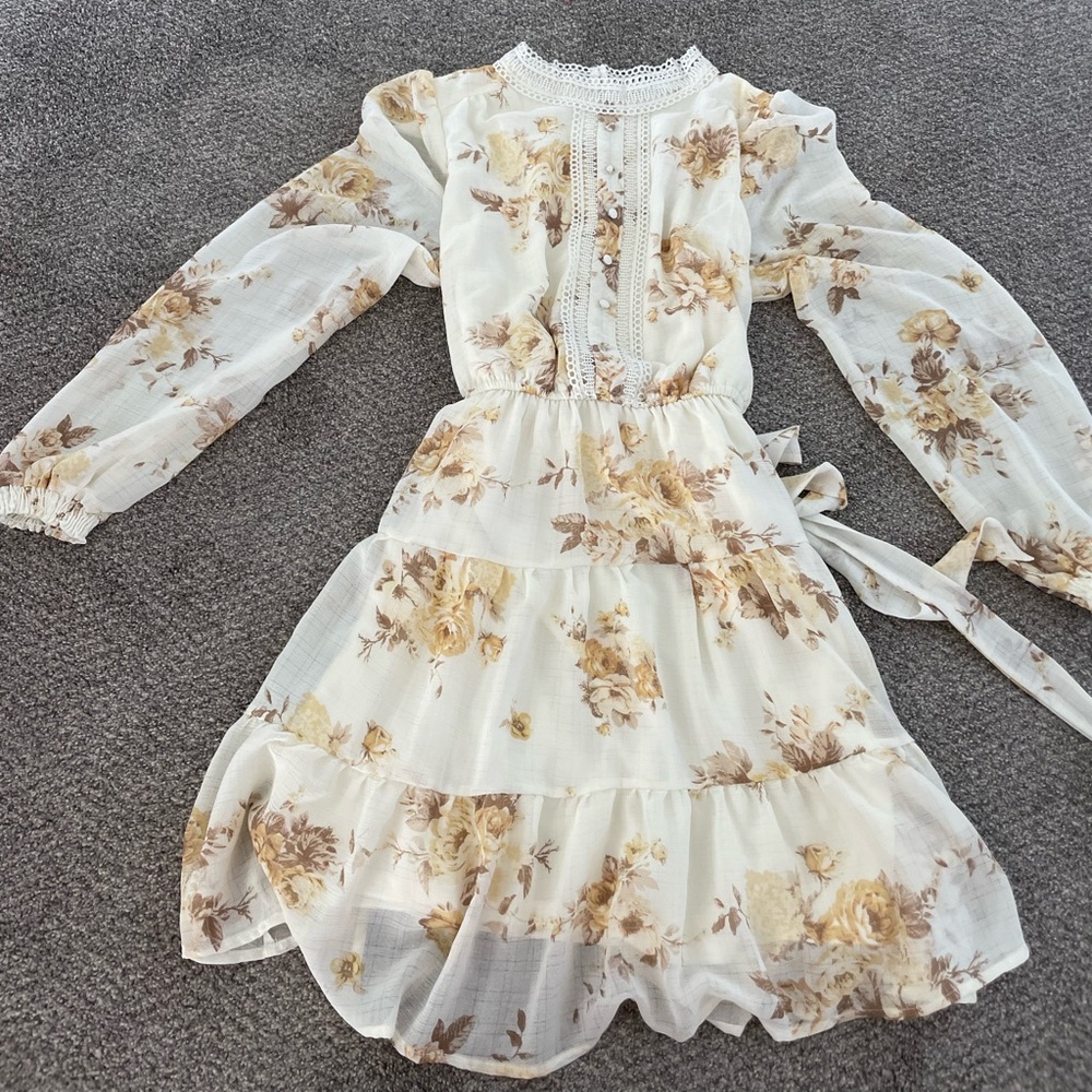Cutest yellow flowered dress!